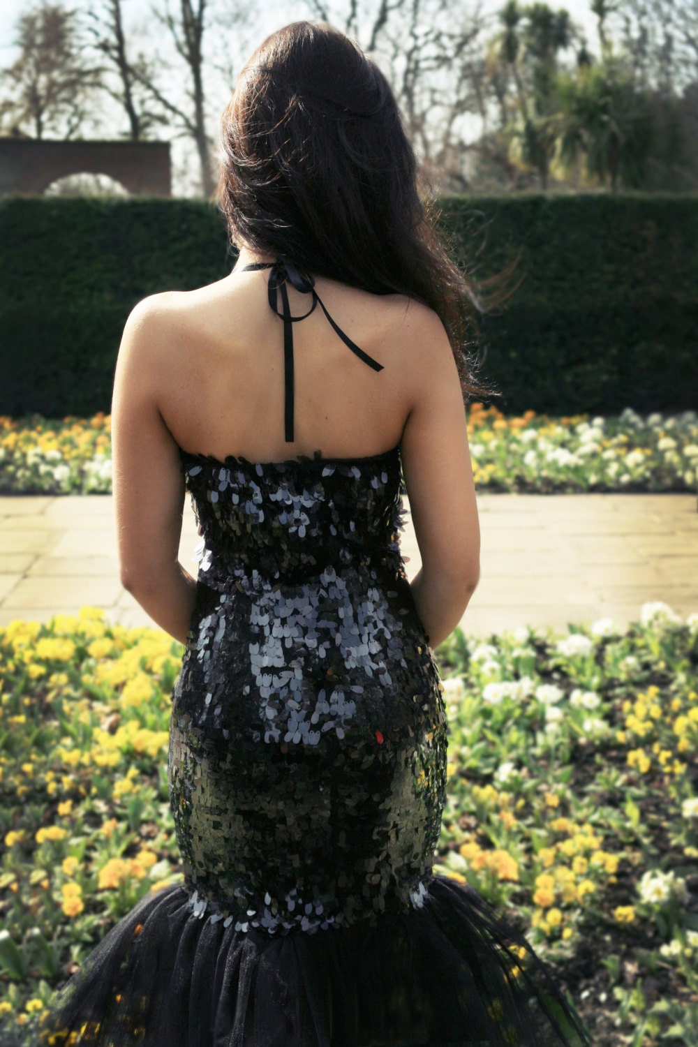 Cha Cha – Robe dos nu à sequins avec ourlet en tulle