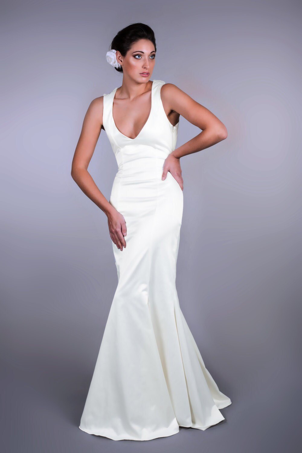 Modena – Robe de mariée sirène dos nu avec roses en satin