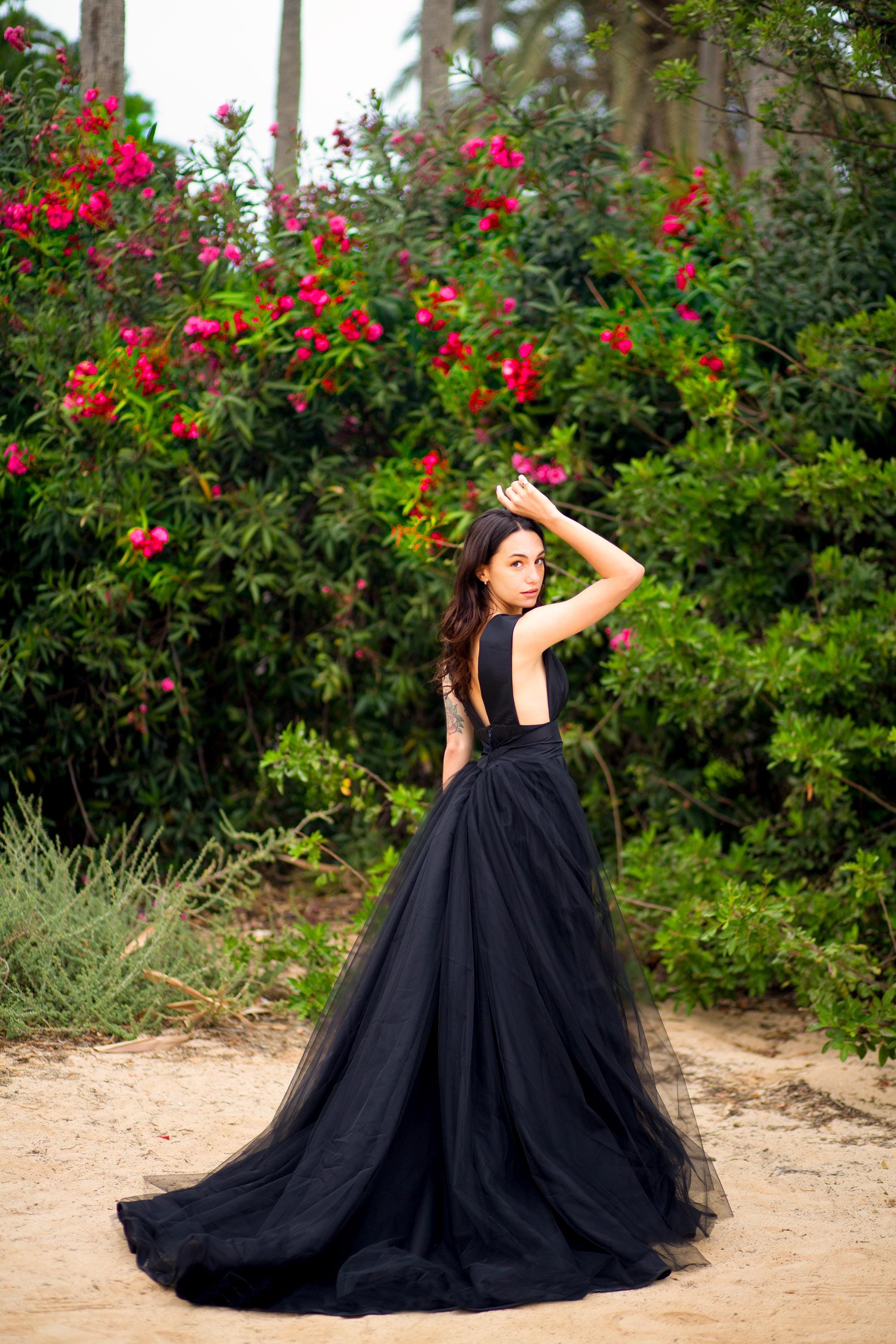 Taffeta & Tulle Evening Gown – Deep V-Neck, Open Back & High Slit, Made to Measure