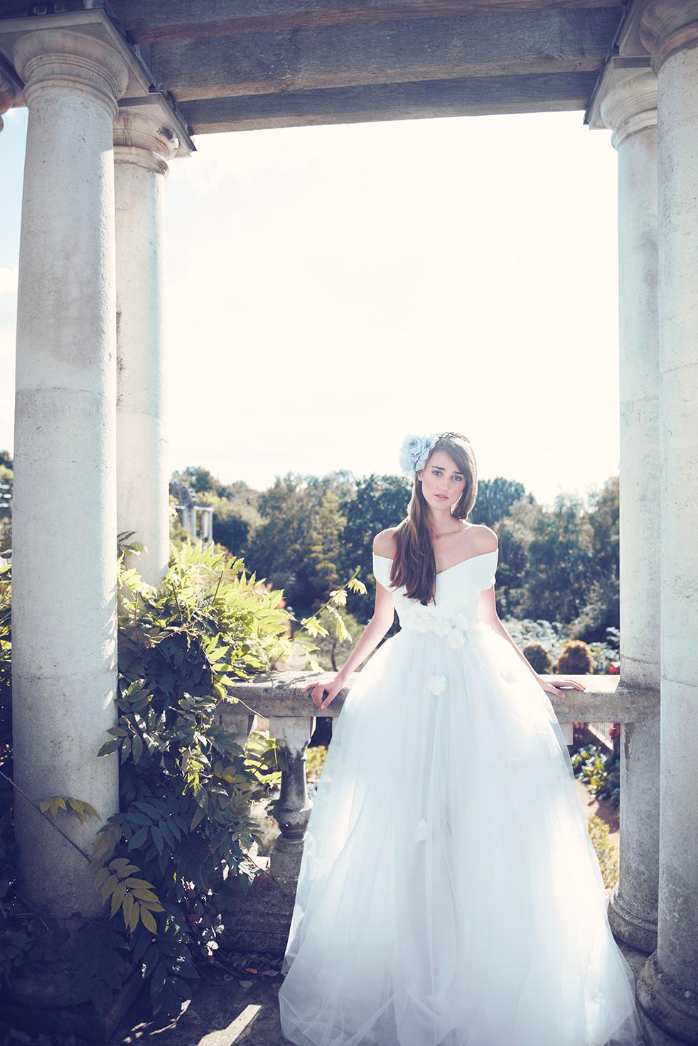 Pollyanna – Robe de mariée en tulle à épaules dénudées avec fleurs en mousseline, inspirée des années 60