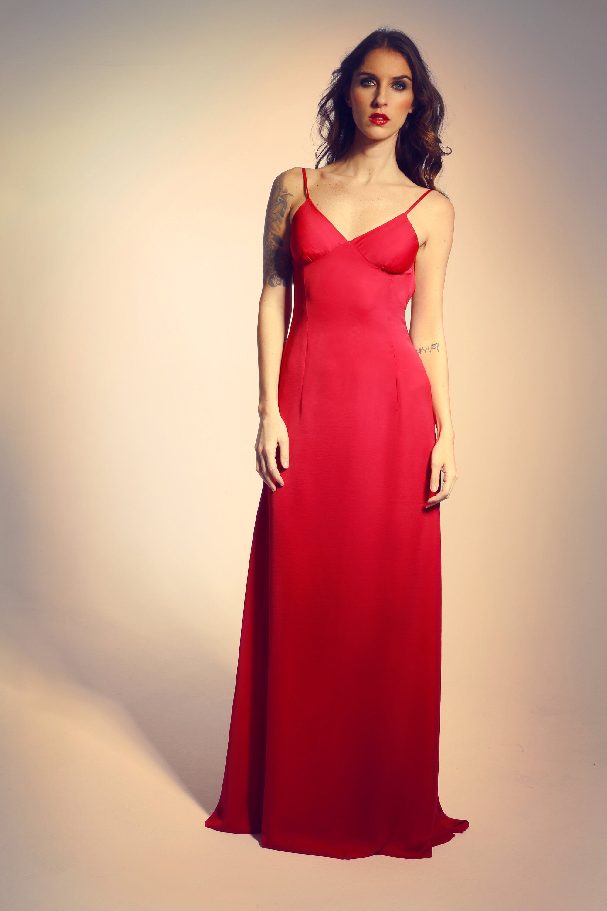 Robe de soirée Mulholland en satin de soie à dos ouvert et bretelles fines