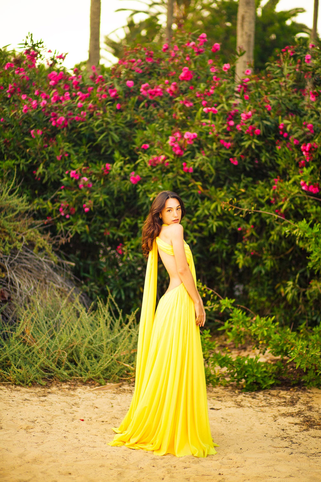 Robe Venus – Robe en mousseline à dos nu avec dos ouvert et nœud à l'encolure, sur mesure