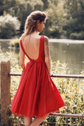 C.B. – Robe midi en taffetas structuré avec jupe plissée et dos ouvert
