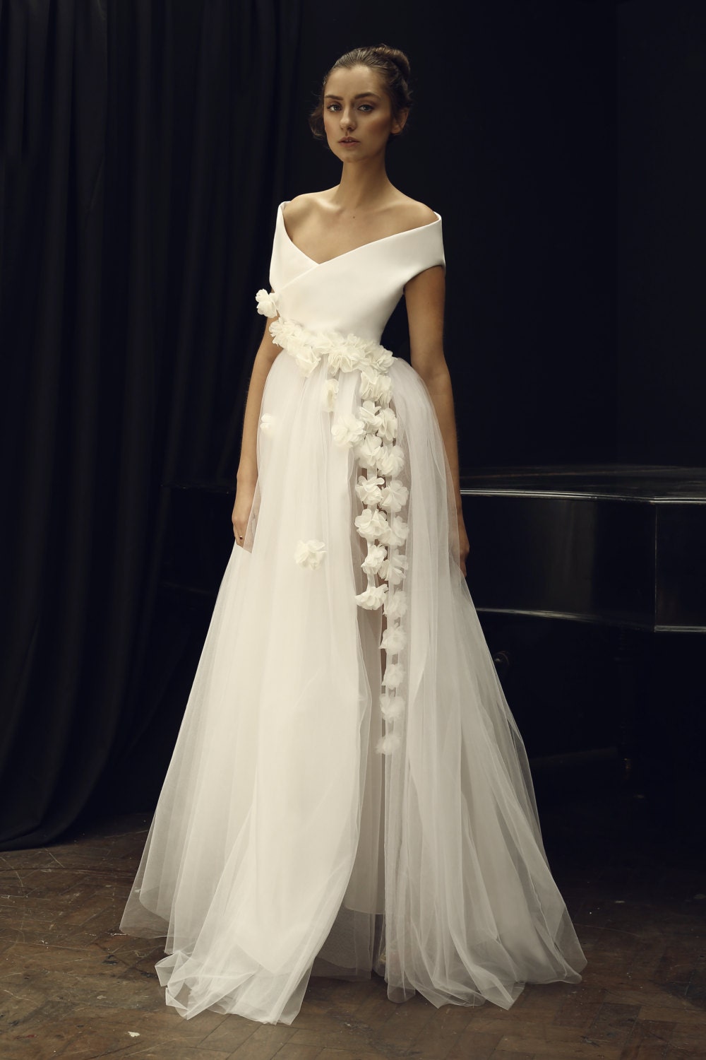 Pollyanna – Robe de mariée en tulle à épaules dénudées avec fleurs en mousseline, inspirée des années 60