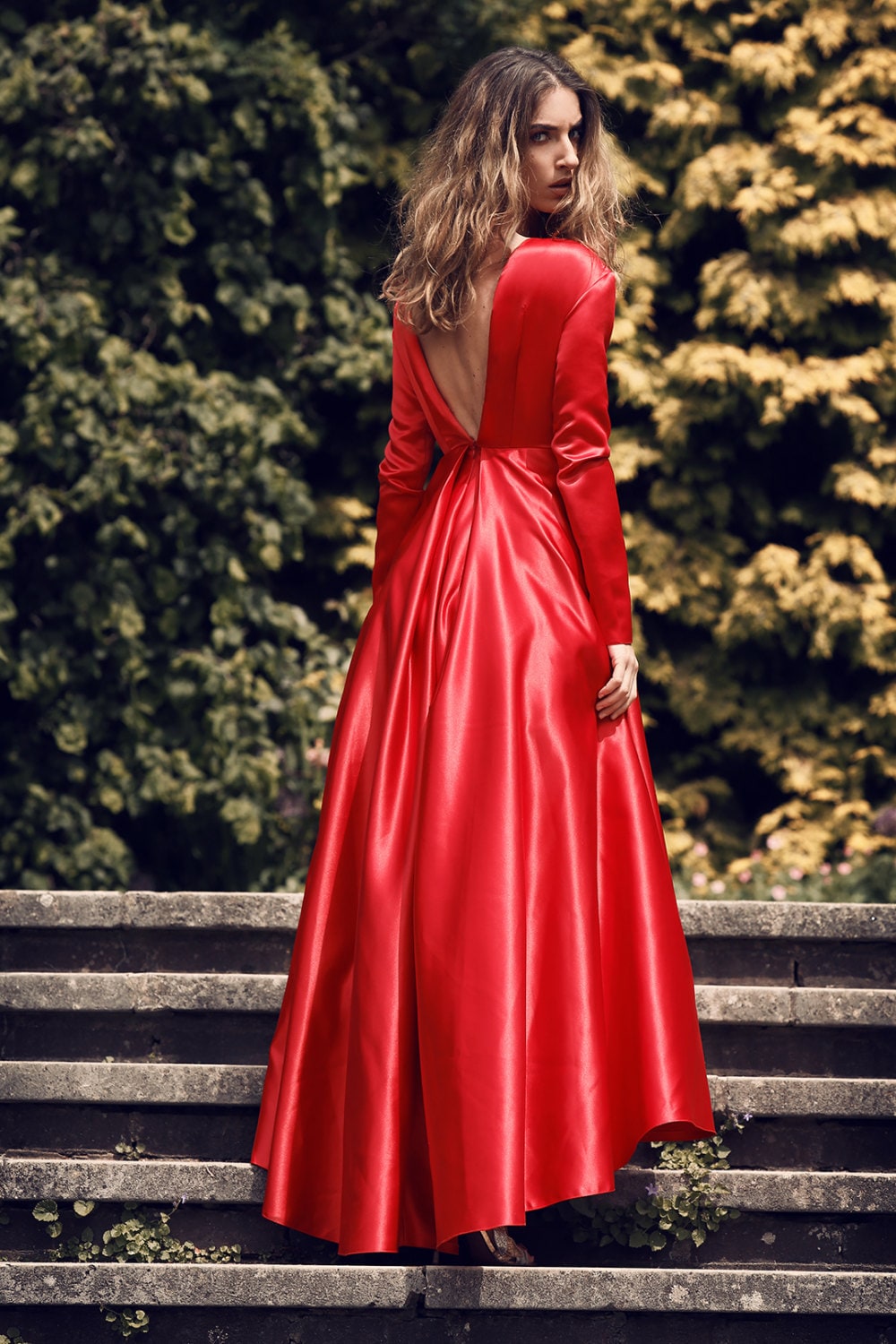 Satin Duchesse – Robe de mariée et de soirée à manches longues avec dos nu en V