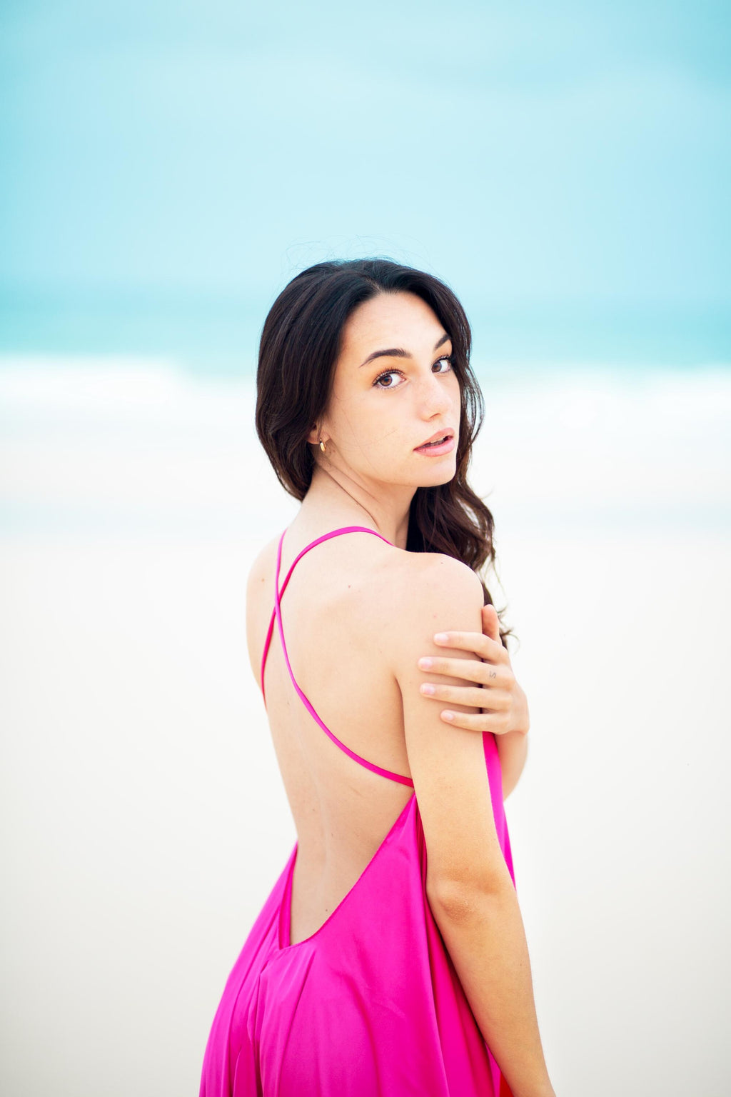 Robe longue en satin dos nu – Robe de soirée fluide et romantique, confectionnée sur mesure