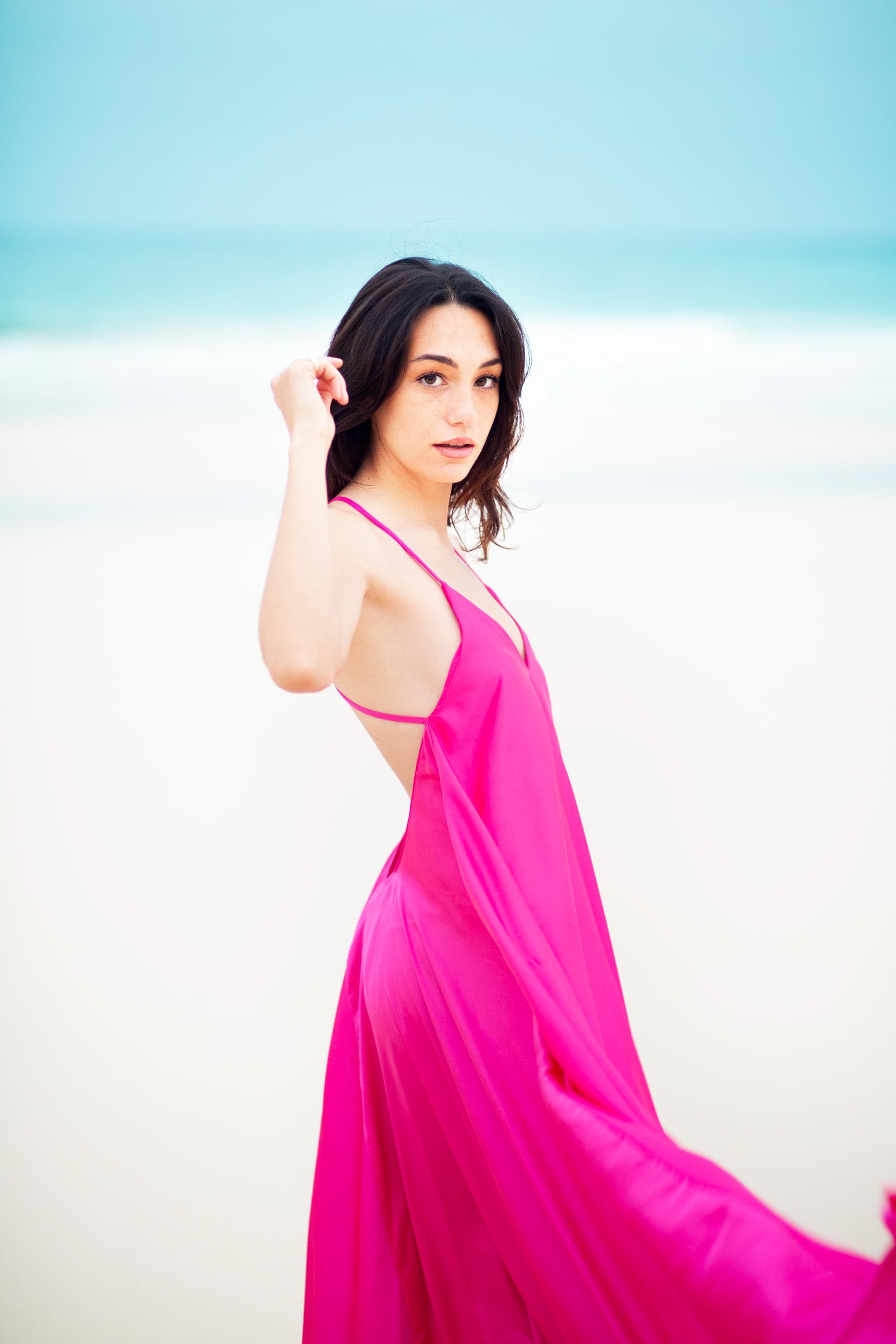 Robe longue en satin dos nu – Robe de soirée fluide et romantique, confectionnée sur mesure