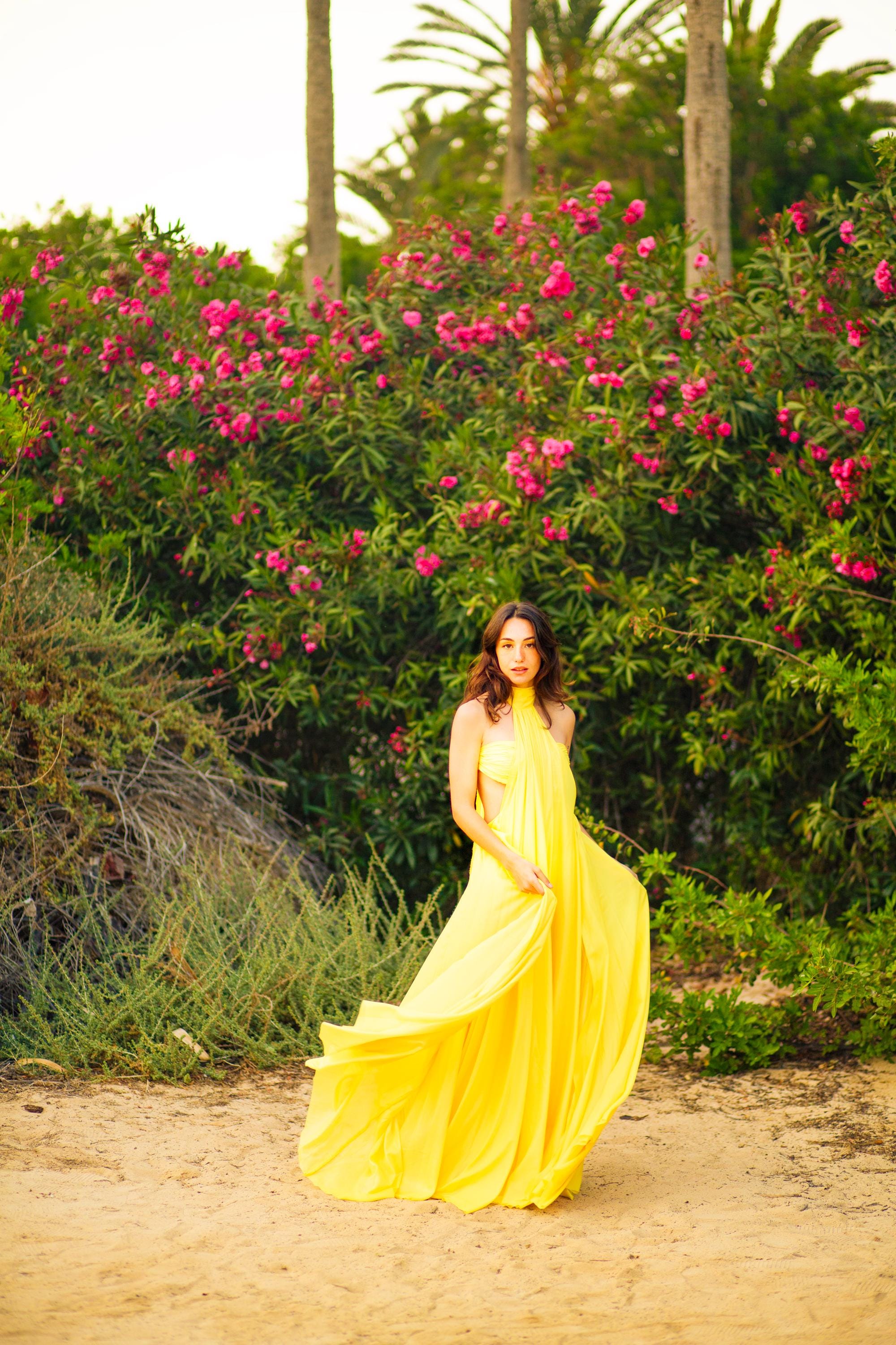 Robe Venus – Robe en mousseline à dos nu avec dos ouvert et nœud à l'encolure, sur mesure