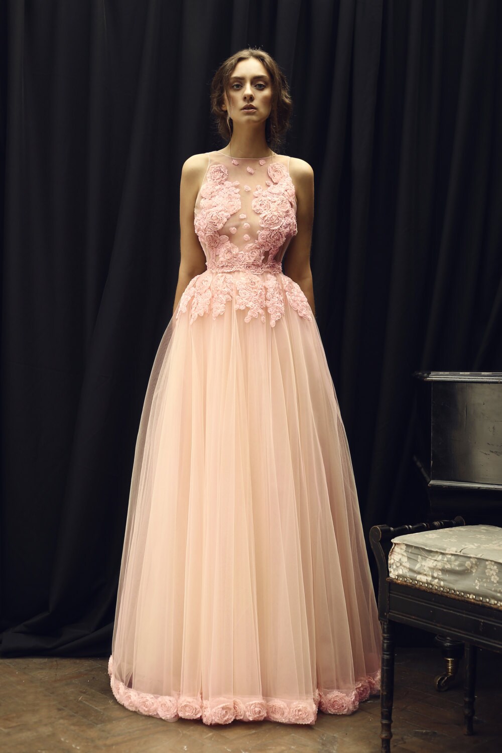Robe de mariée romantique en dentelle et tulle à dos ouvert – Sur mesure