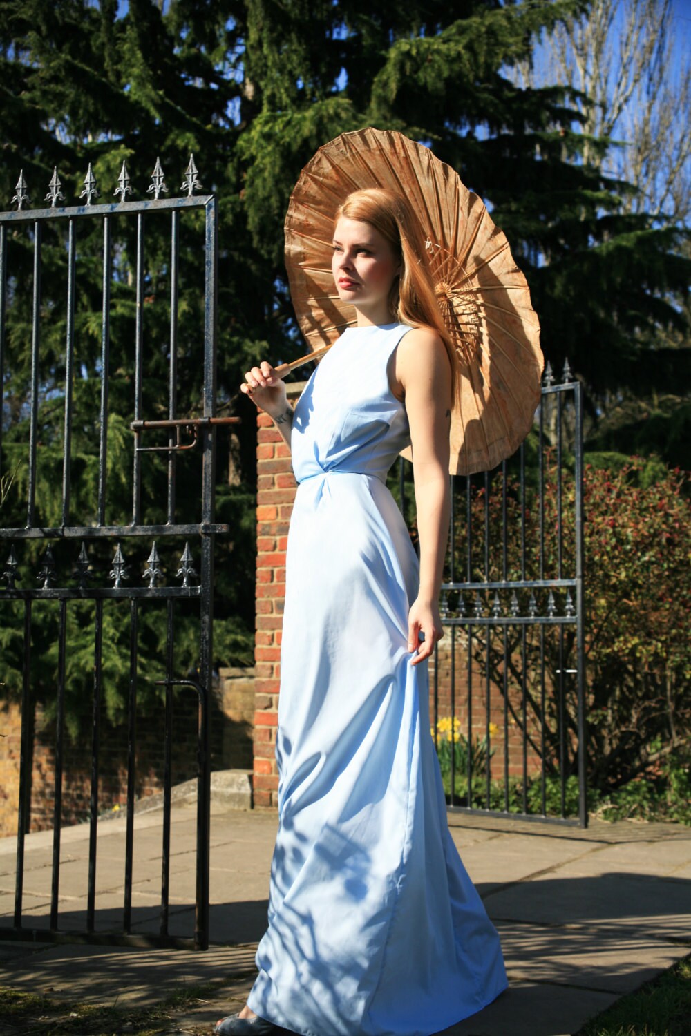 Looking Glass – Robe longue ajustée en coton bleu ciel