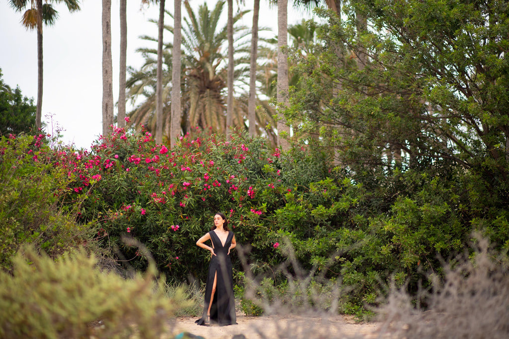 Robe de soirée en taffetas – Décolleté en V plongeant, longueur ras du sol avec fente latérale, sur mesure