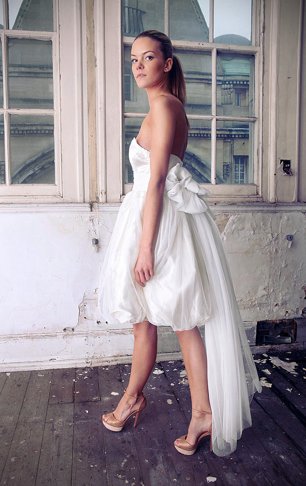 Pixie – Robe de mariée courte avec corset en soie et nœud amovible