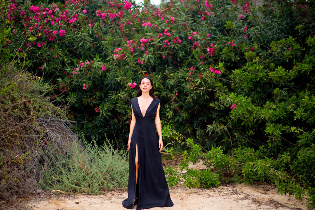 Robe de soirée en taffetas – Décolleté en V plongeant, longueur ras du sol avec fente latérale, sur mesure