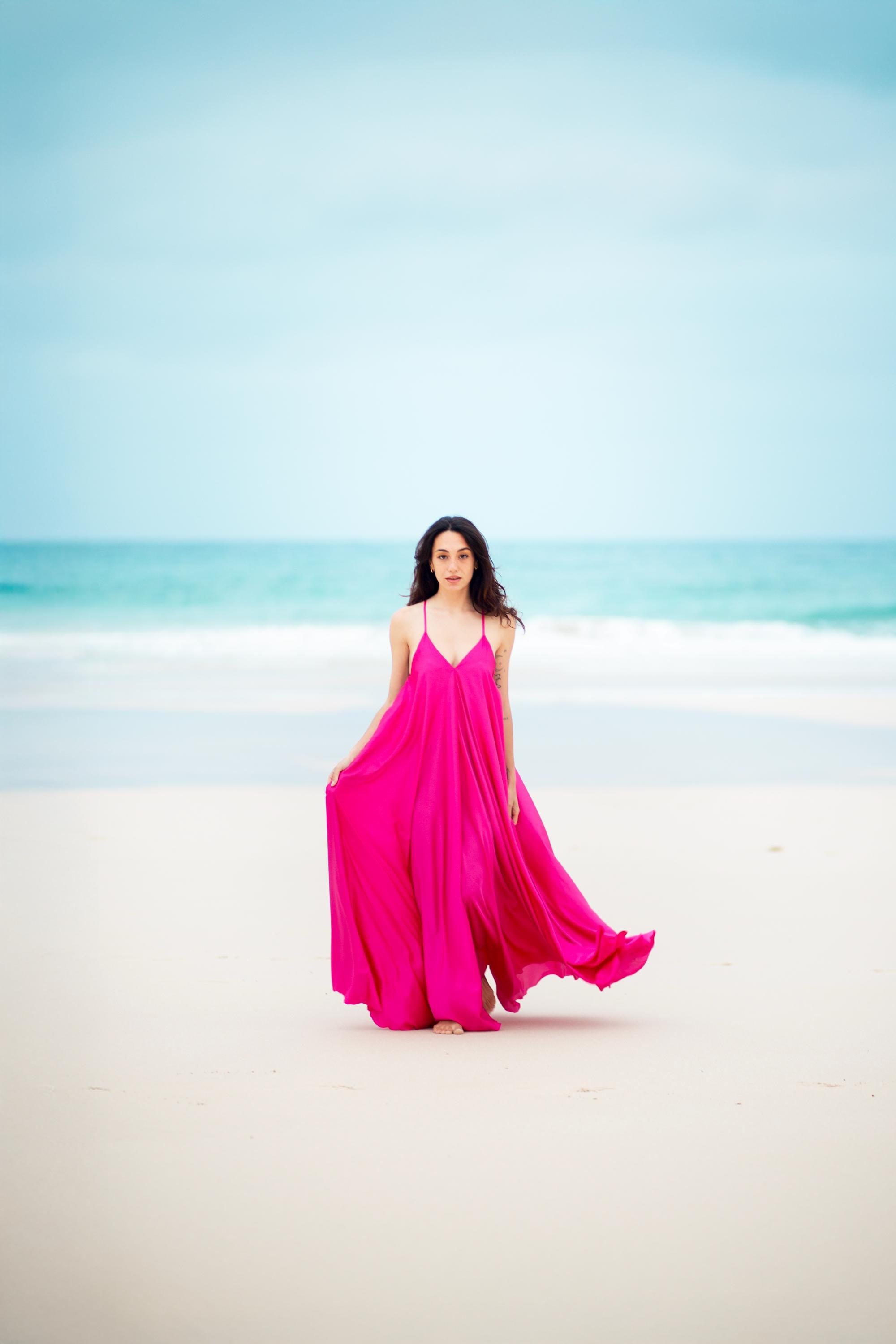 Robe longue en satin dos nu – Robe de soirée fluide et romantique, confectionnée sur mesure