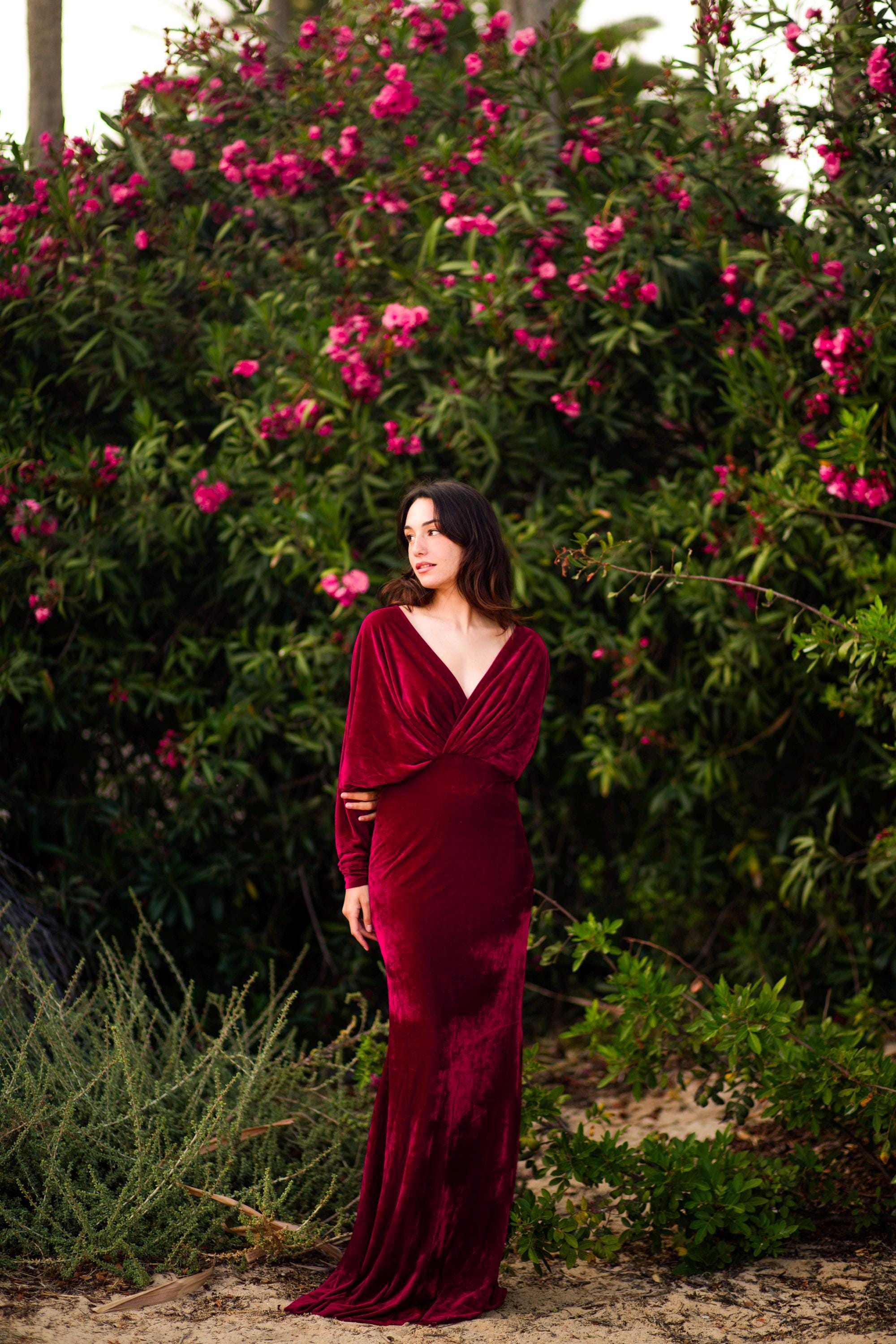 Robe Sirène en Velours – Manches Longues, Décolleté Plongeant en V, Ourlet Queue de Poisson, Sur Mesure