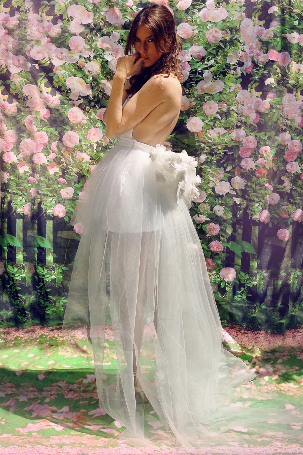 Robe de mariée mini tutu – Col américain, nœud amovible et longue traîne en tulle