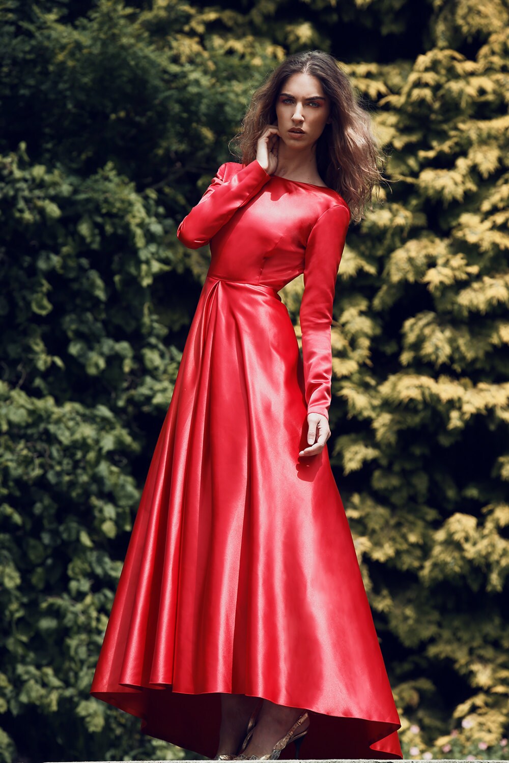 Satin Duchesse – Robe de mariée et de soirée à manches longues avec dos nu en V