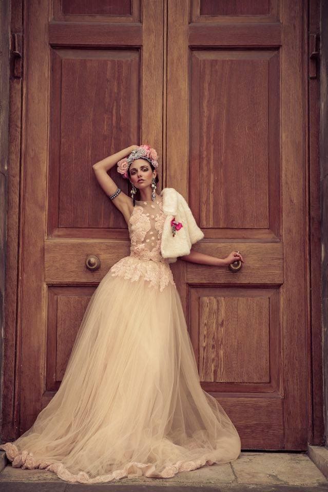 Robe de mariée romantique en dentelle et tulle à dos ouvert – Sur mesure