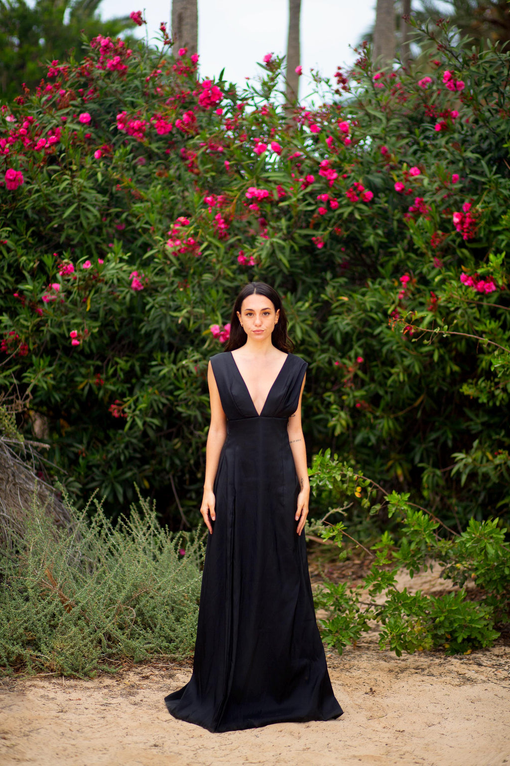 Robe de soirée en taffetas – Décolleté en V plongeant, longueur ras du sol avec fente latérale, sur mesure