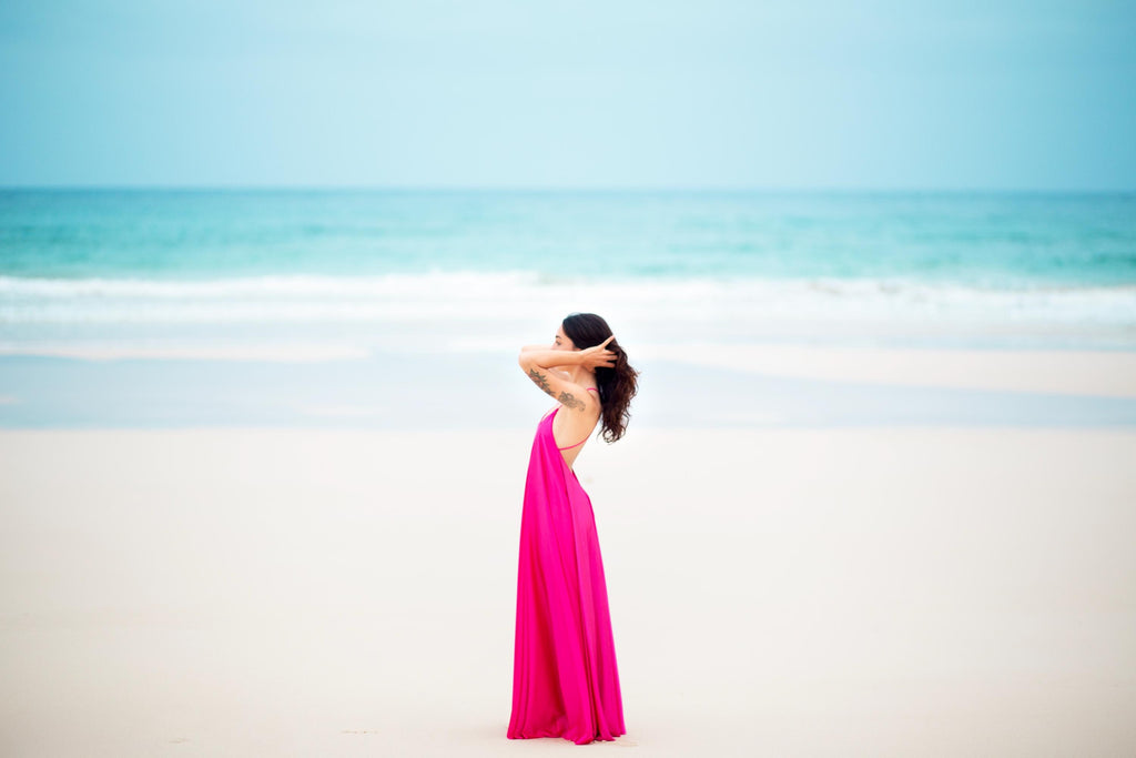 Robe longue en satin dos nu – Robe de soirée fluide et romantique, confectionnée sur mesure