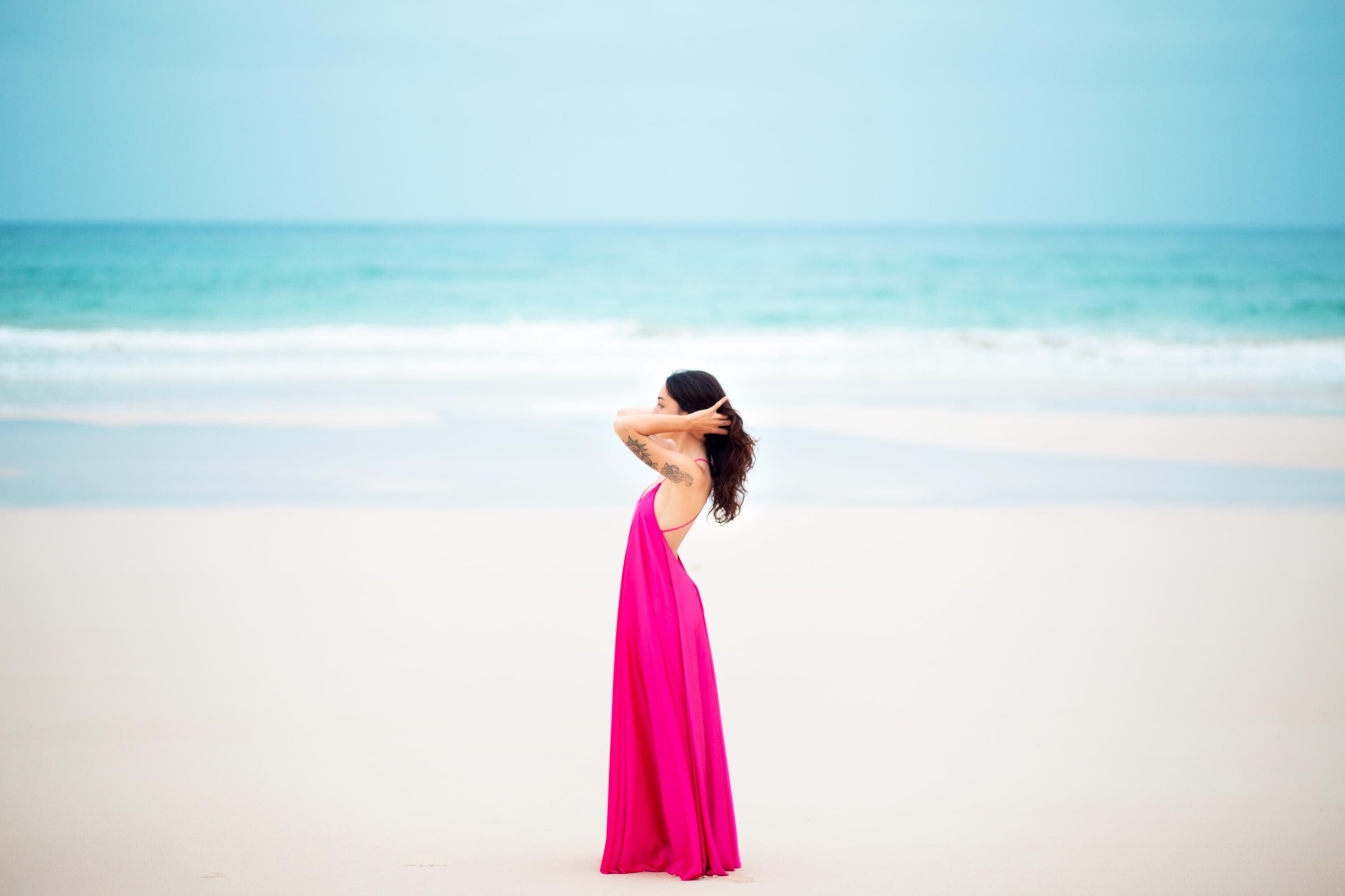 Robe longue en satin dos nu – Robe de soirée fluide et romantique, confectionnée sur mesure