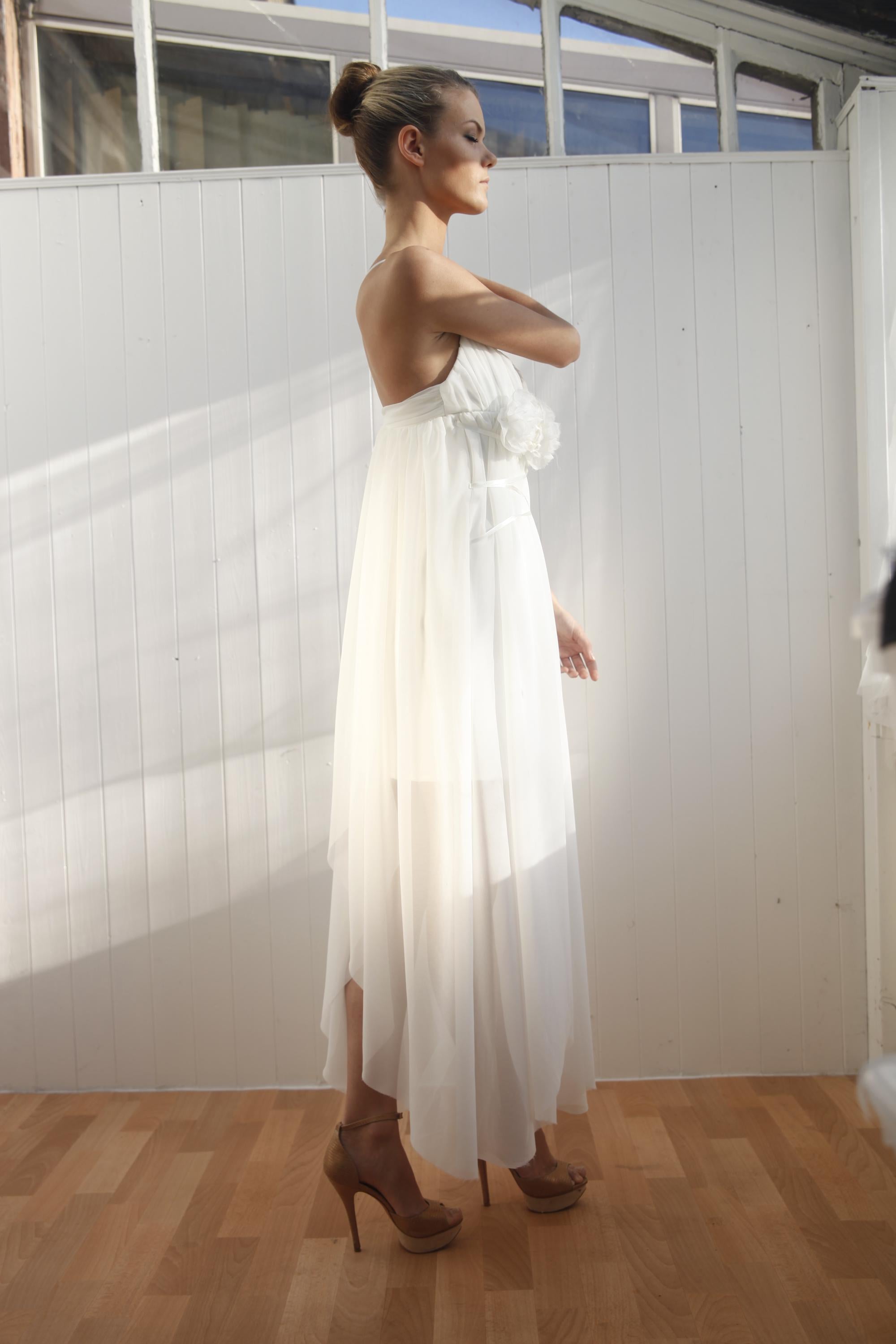 Latina – Robe de mariée de plage en mousseline ornée de roses en satin