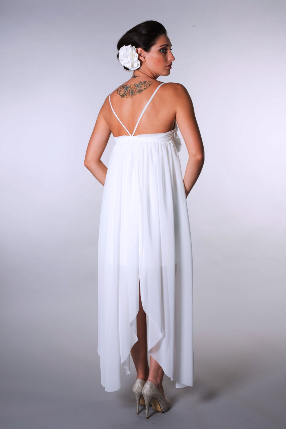 Latina – Robe de mariée de plage en mousseline ornée de roses en satin