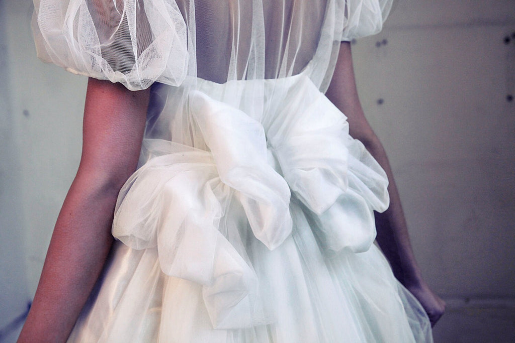Sofia – Robe de mariée midi vintage à manches bouffantes et nœud dans le dos