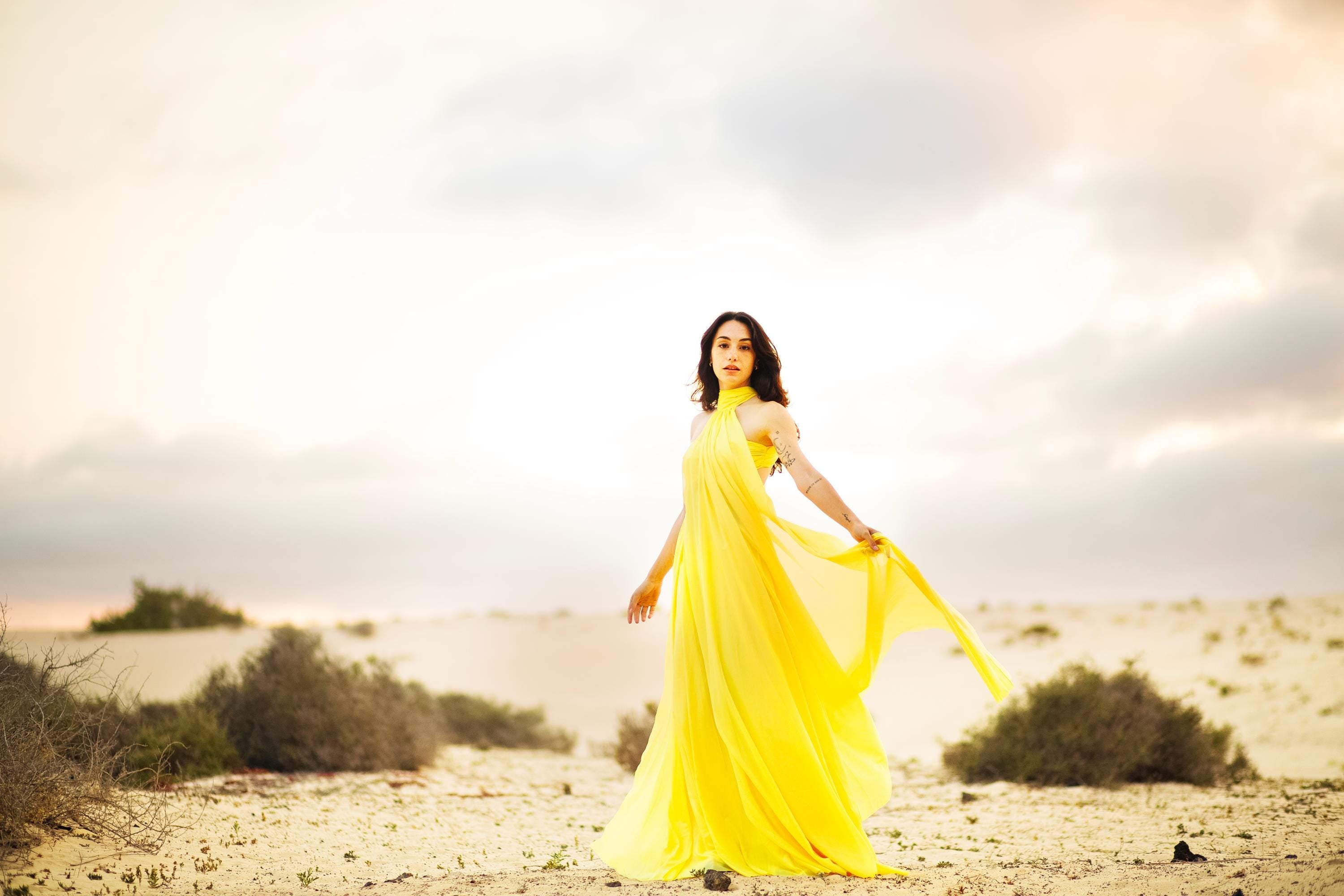 Robe Venus – Robe en mousseline à dos nu avec dos ouvert et nœud à l'encolure, sur mesure
