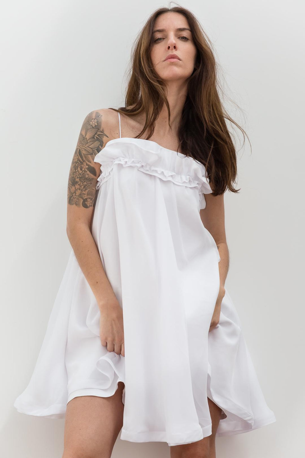 Robe à volants en crêpe mousseline à fines bretelles