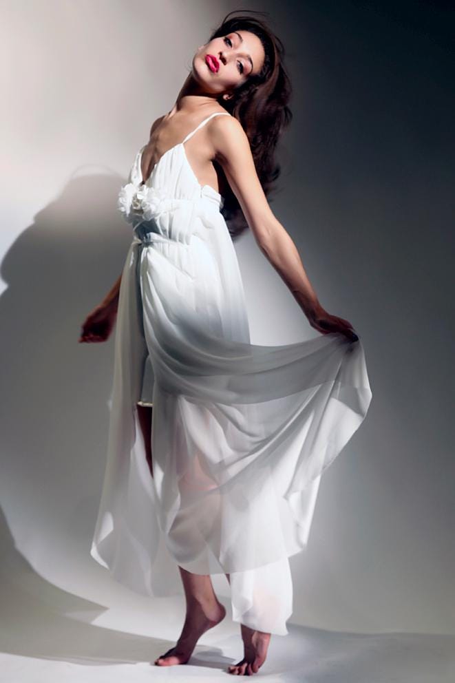 Latina – Robe de mariée de plage en mousseline ornée de roses en satin