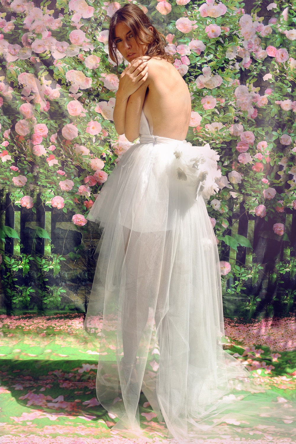 Robe de mariée mini tutu – Col américain, nœud amovible et longue traîne en tulle