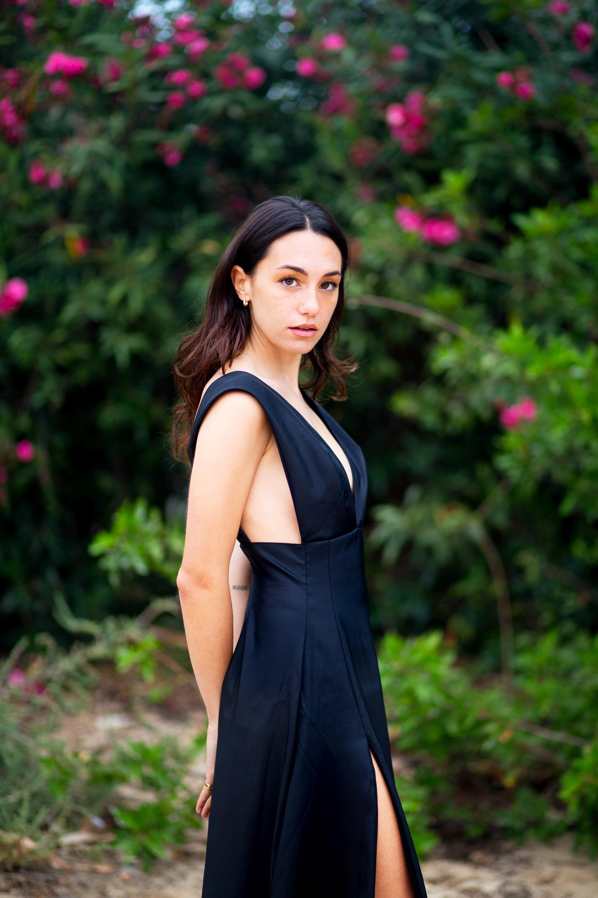 Robe de soirée en taffetas – Décolleté en V plongeant, longueur ras du sol avec fente latérale, sur mesure
