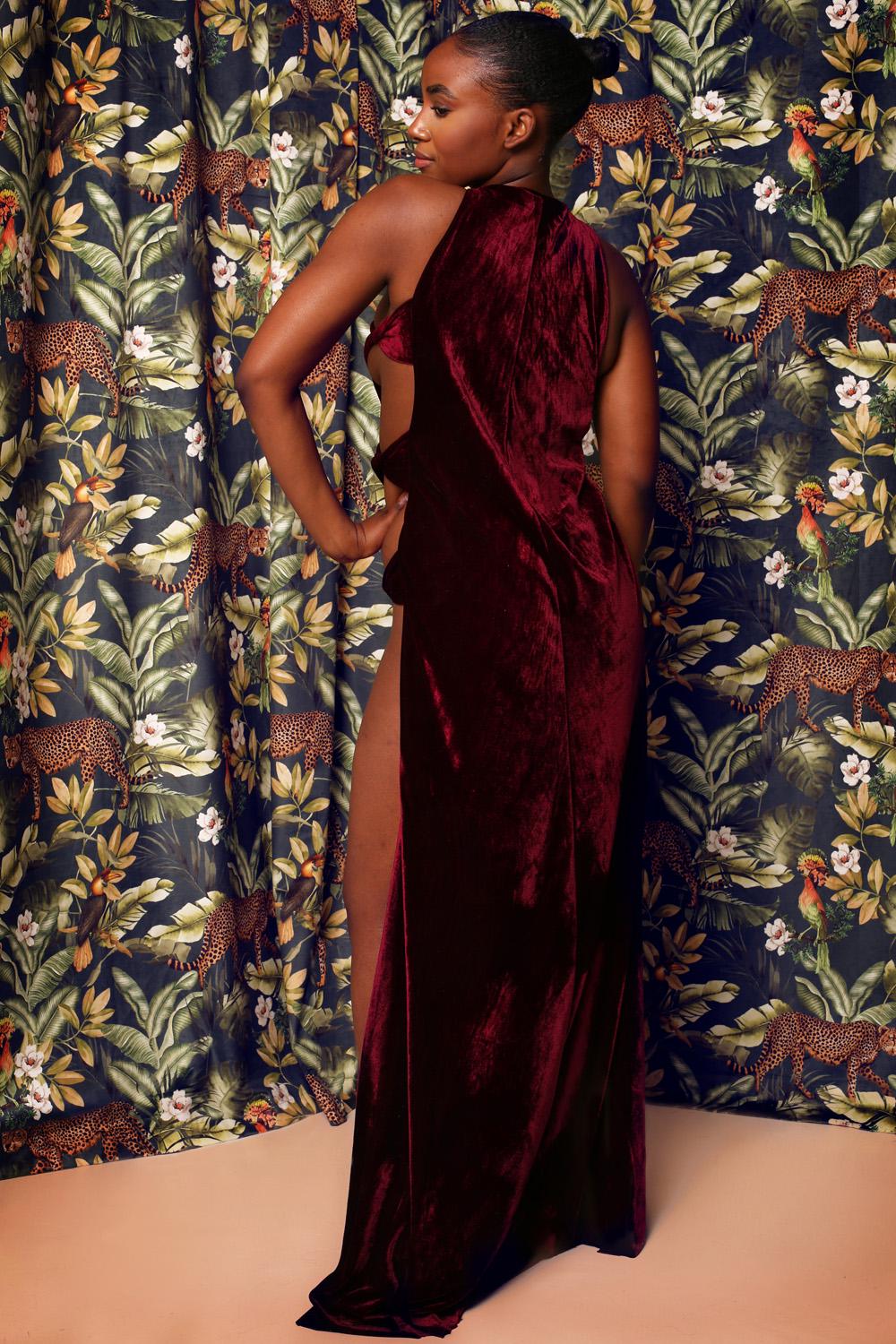 Noir – Robe de Soirée en Velours avec Ouvertures Latérales