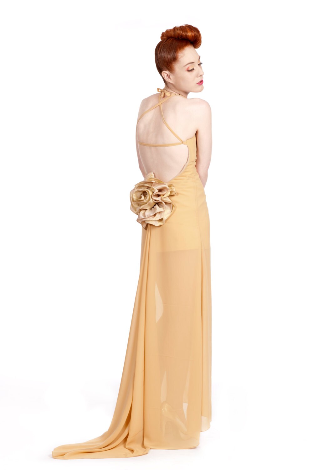 Vivienne – Robe longue en mousseline et taffetas avec dos floral spectaculaire