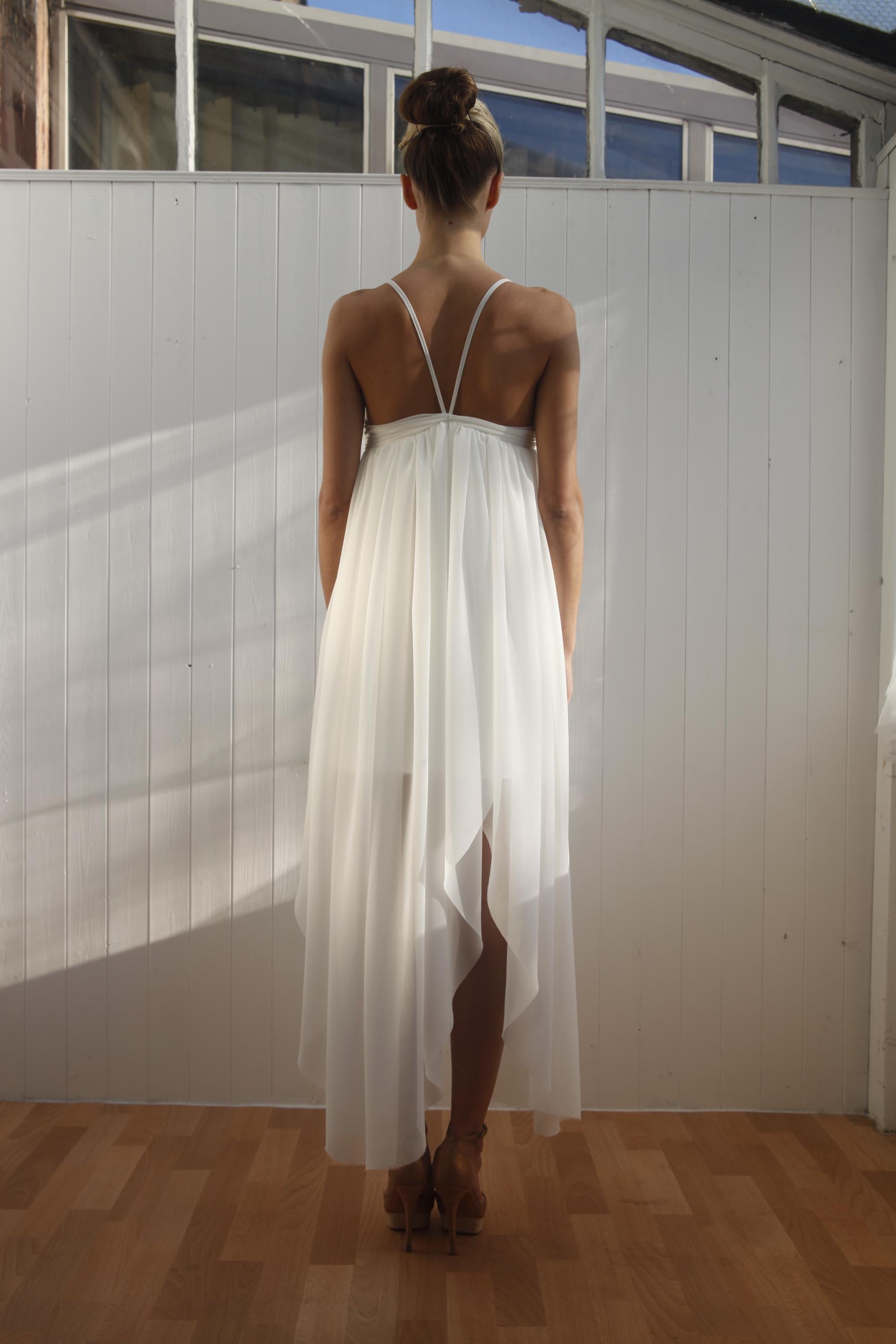 Latina – Robe de mariée de plage en mousseline ornée de roses en satin