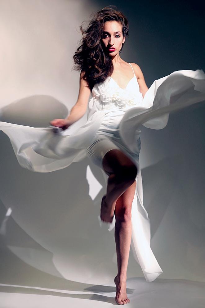 Latina – Robe de mariée de plage en mousseline ornée de roses en satin