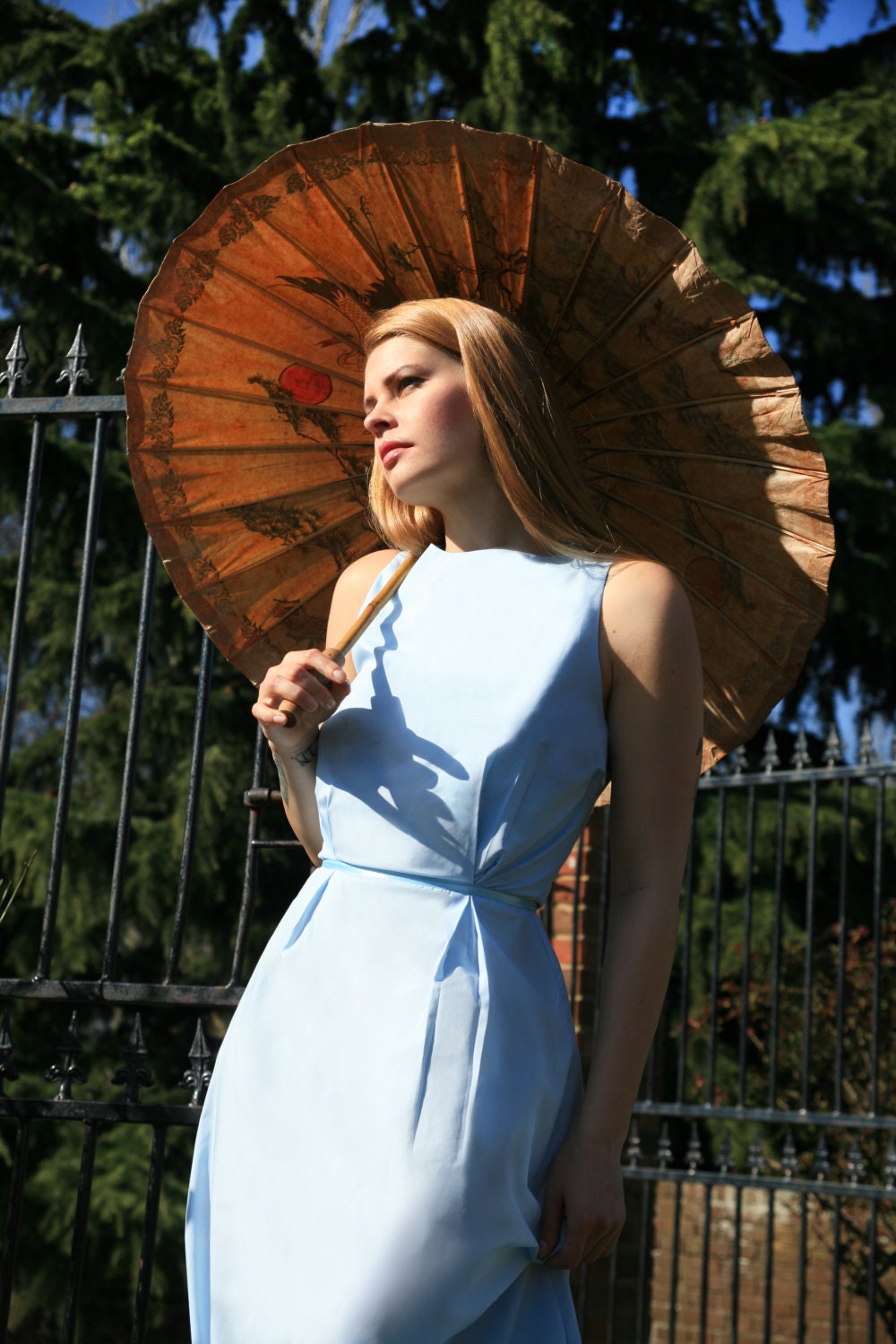 Looking Glass – Robe longue ajustée en coton bleu ciel