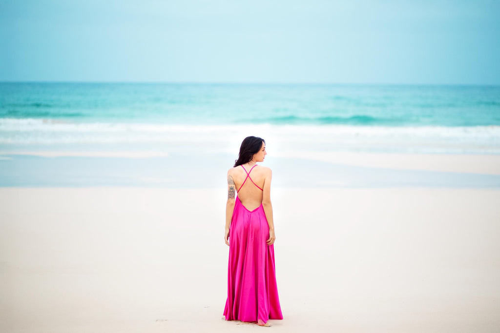Robe longue en satin dos nu – Robe de soirée fluide et romantique, confectionnée sur mesure