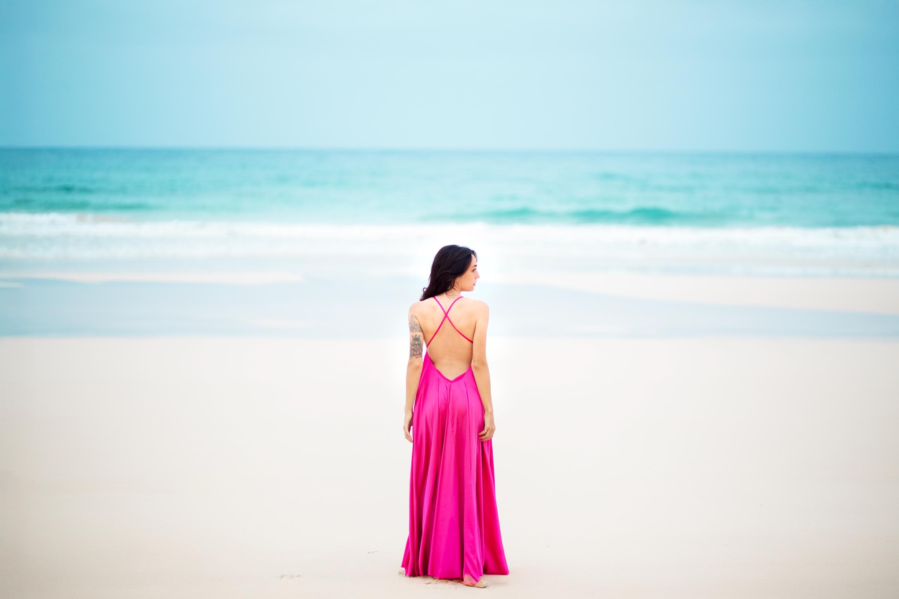 Robe longue en satin dos nu – Robe de soirée fluide et romantique, confectionnée sur mesure