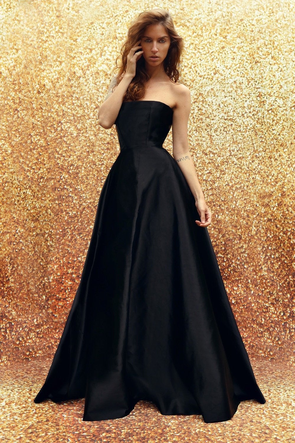 Robe de soirée gothique en satin lourd – Robe de mariée noire spectaculaire sans bretelles
