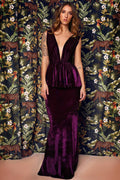 Robe de soirée en velours avec taille à volants et décolleté plongeant