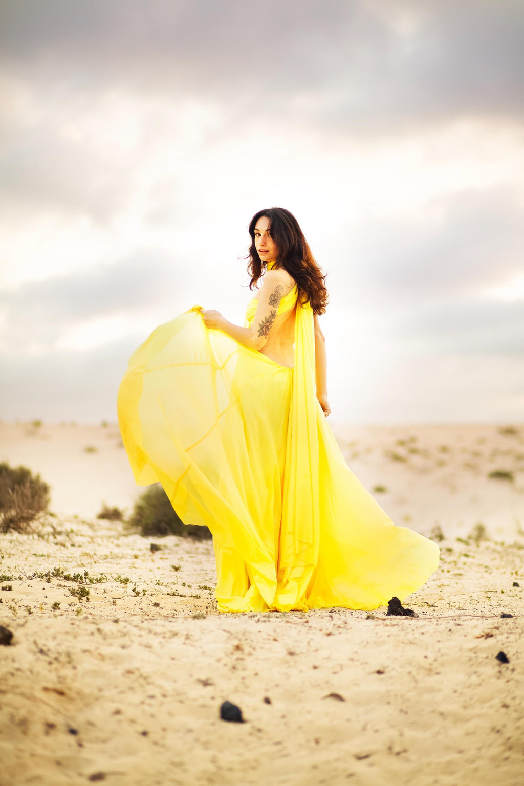 Robe Venus – Robe en mousseline à dos nu avec dos ouvert et nœud à l'encolure, sur mesure