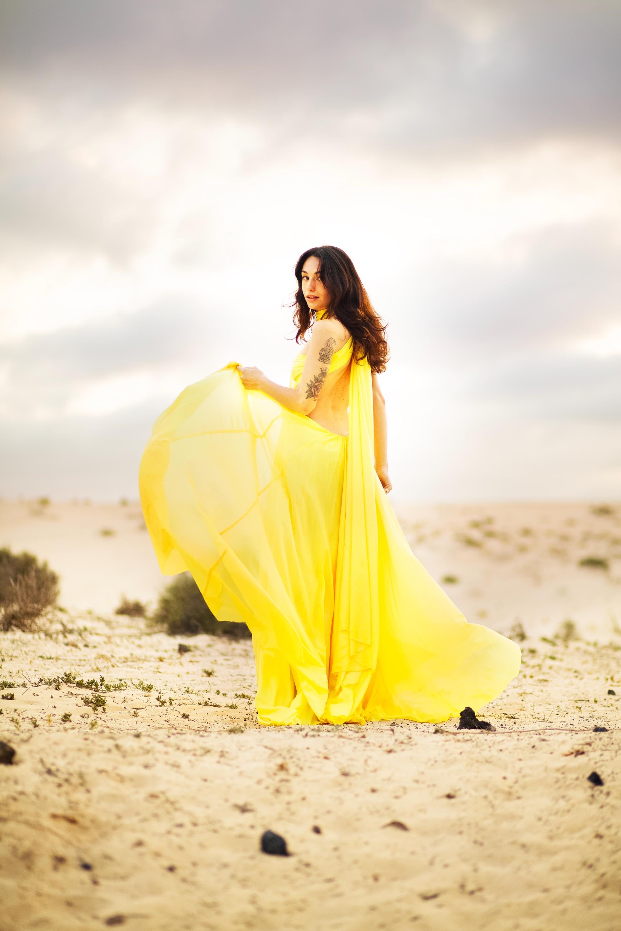 Robe Venus – Robe en mousseline à dos nu avec dos ouvert et nœud à l'encolure, sur mesure