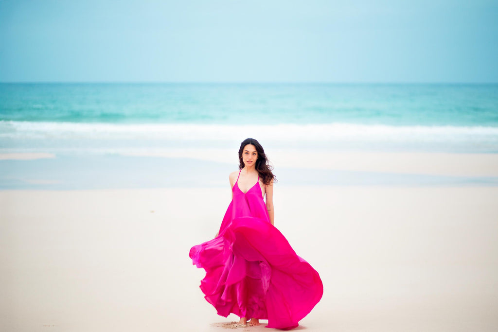 Robe longue en satin dos nu – Robe de soirée fluide et romantique, confectionnée sur mesure